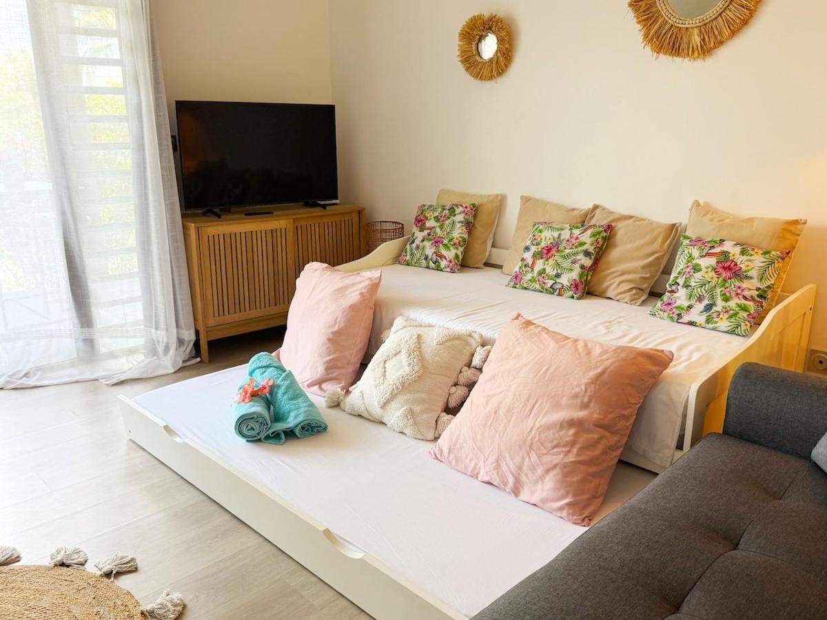 Charming Cozy Beachfront With Parking And Wifi Apartment